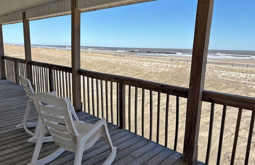 Grand Isle Casa | Camp Castaway - Beachfront - Island Realty
