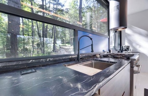 Greentown Casa | Camp Double Oak Modern Lakeside Retreat