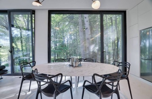 Greentown Casa | Camp Double Oak Modern Lakeside Retreat
