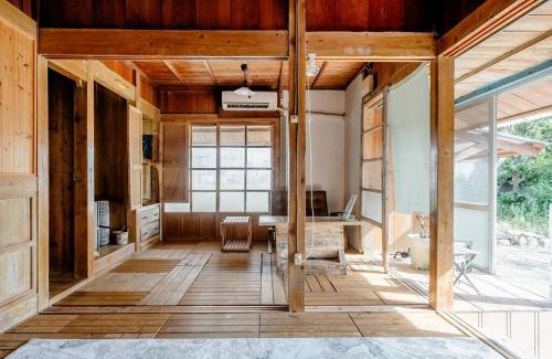 Motobu Chalet De Esquí | 【Camp House by port Side】 貸切1組の古民家/離島、美ら海への拠点