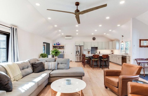 South Orleans Casa | Exquisite New Renovation in Orleans: 063-O