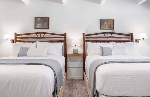 Springville Cabina | Camp Nelson Lodge Room 2