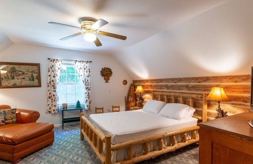 Tuckasegee Cabaña | Camp Ruby on Cedar Cliff Lake is the perfect mountain getaway!