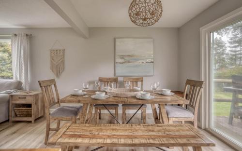 Pacific City Casa | Camp Street Cottage - Meredith Lodging