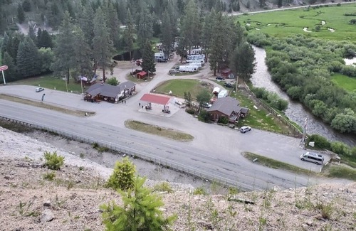 Ravalli County Alquiler De RV | CAMP SULA - Rv Back In spot 15 - partial hook up
