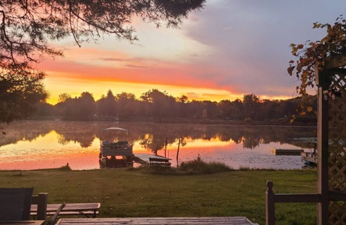 Alto Casa | Campau Lake 3 Cottages Sunny Days and Sunshine Tiki game house