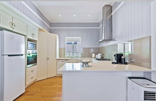 Camp Hill Casa | 3BR Retreat 7km to Brisbane CBD