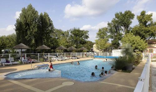 Montpon-Menesterol Otro | Camping 3 étoiles - Piscine - ccbb0if