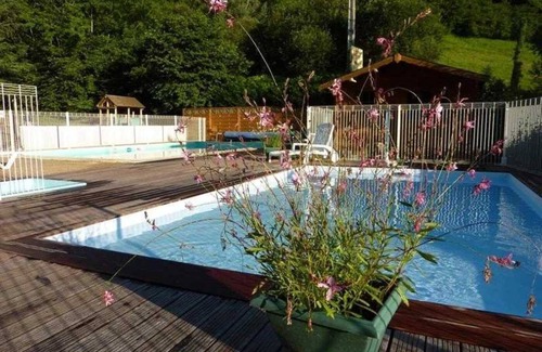 Louvie Juzon Casa | Camping 3 étoiles - Piscine - ccbaddg
