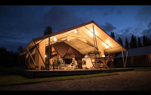 Sauxillanges Otro | Camping 3 étoiles - Piscine - ccbbgcb