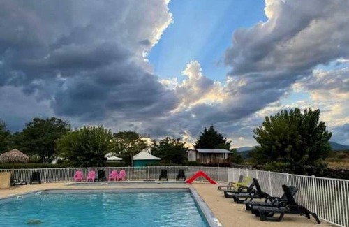 Chauzon Casa | Camping 3 étoiles - Piscine - eeeehd