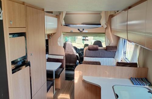 Pujo-le-Plan Otro | Camping car au bord de l eau