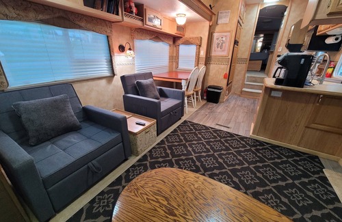Del Rio Casa | Camping Creekside at Del Rio Happy Camper