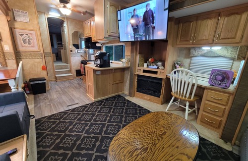 Del Rio Casa | Camping Creekside at Del Rio Happy Camper