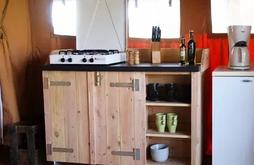 Brissac-Quince Alquiler De RV | Camping de l'Etang* - Unusual Nature Comfort Lodge Tent 3 rooms 5 people Without sanitary facilities
