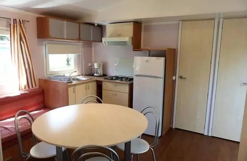 Brousses-et-Villaret Casa | Camping Le Martinet Rouge *** - Casa móvil 4 Habitaciones 6 Personas