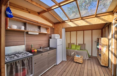 Anneyron Casa | Camping Flower la Châtaigneraie**** - 2-room Maori Lodge tent for 2/4 people Without sanitary facilities