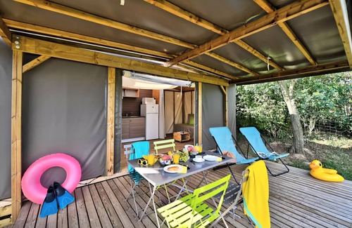 Anneyron Casa | Camping Flower la Châtaigneraie**** - 2-room Maori Lodge tent for 2/4 people Without sanitary facilities
