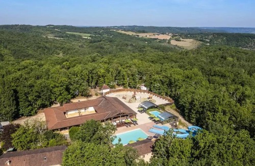 Cenac-et-Saint-Julien Villa | Camping Romanée Le Lou Castel**** - PREMIUM cottage - 2 bedrooms 4 people