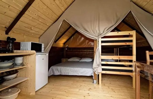 Vollore-Ville Alquiler De RV | Camping le Grün de Chignore - Canadian 3 Rooms 4 People