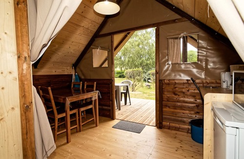 Vollore-Ville Alquiler De RV | Camping le Grün de Chignore - Canadian 3 Rooms 4 People