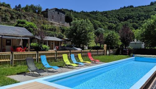 Lacaze Otro | Camping Le Jardin - chalets, bungalows et emplacements nus pour des vacances nature le long de la rivière le Gijou