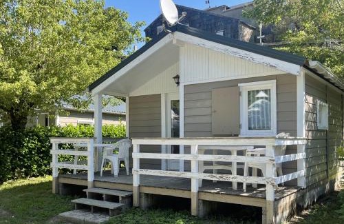 Lacaze Otro | Camping Le Jardin - chalets, bungalows et emplacements nus pour des vacances nature le long de la rivière le Gijou