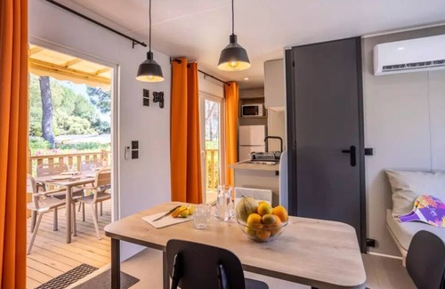 La Crau Casa | Camping maeva Escapades Le Hameau des Pins - Mobil-Home Riviera 4 Rooms 6 People Air Conditioned
