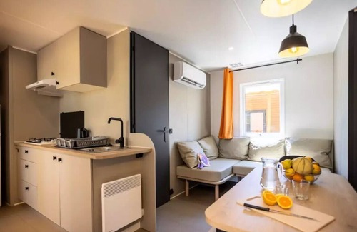La Crau Casa | Camping maeva Escapades Le Hameau des Pins - Mobil-Home Riviera 4 Rooms 6 People Air Conditioned