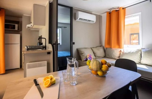 La Crau Casa | Camping maeva Escapades Le Hameau des Pins - Mobil-Home Riviera 4 Rooms 6 People Air Conditioned