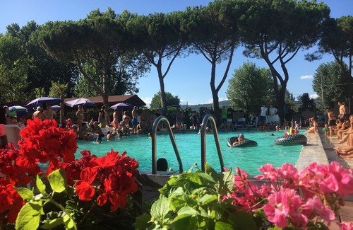 Tuoro sul Trasimeno Alquiler De RV | Camping Village Punta Navaccia