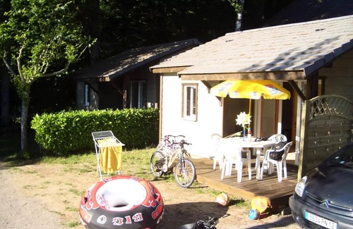 Salles-Curan Chalet De Esquí | Camping Beau Rivage **** - Chalet Bastidon 3 Habitaciones 4 Personas
