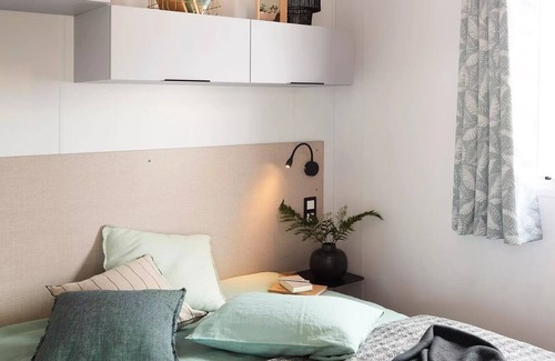 Cordelle Casa | Campsite Flower de Mars* - Mobile home Loire View 35m² Premium /3 bedrooms + TV + LV + Air conditioning + Covered terrace 6 people