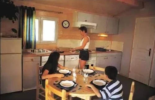 Chastanier Chalet De Esquí | Camping Les sous bois du Lac *** - Chalet Bois Edelweiss 3 habitaciones 5 personas