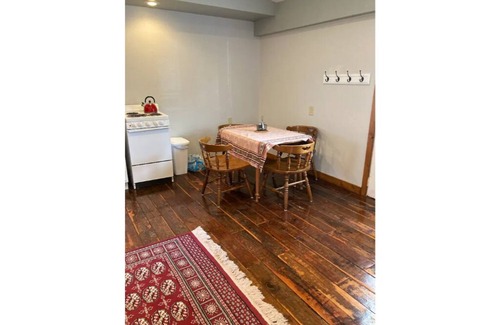 Greene County Cabina | Campstay in a country cabin nestled by hills of TN !