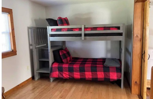 Greene County Cabina | Campstay in a country cabin nestled by hills of TN !