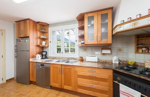 Biniaraix Villa | CAN ALTES - Encantadora villa con piscina privada al pie de las montañas. WiFi Gratis