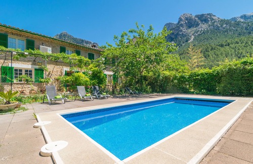 Biniaraix Villa | CAN ALTES - Encantadora villa con piscina privada al pie de las montañas. WiFi Gratis
