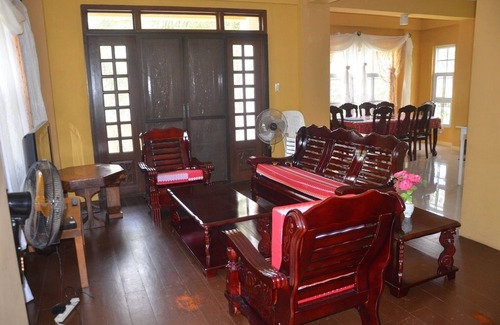 Laurel Casa | Canyon Woods Resort TAGAYTAY Area ALOJAMIENTO Alquiler de casa amueblada y PLAY Golf