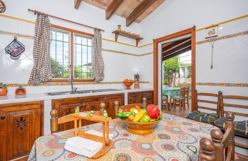 Llubi Villa | CAN PINTAT (LLUBÍ) - Fantástica finca rústica con piscina y WiFi gratuito