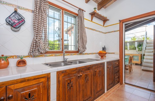 Llubi Villa | CAN PINTAT (LLUBÍ) - Fantástica finca rústica con piscina y WiFi gratuito
