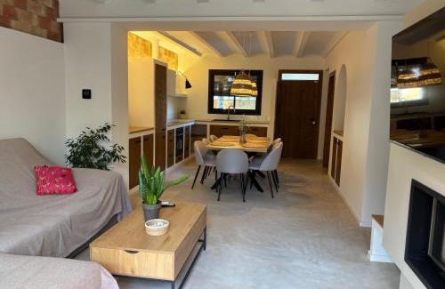 Campllong Casa | Can Pou, charming village house in Girona