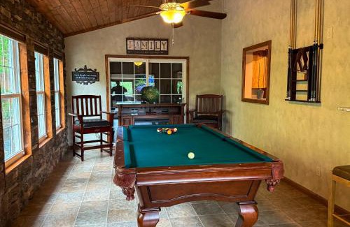 Maggie Valley Casa | Can't Bear to Leave Mountain House