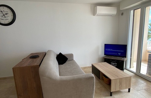 Le Suquet Apartamento | Can't Get Closer to Beach