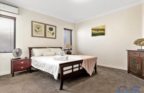 Wannanup Casa | Canal Escape in Wannanup