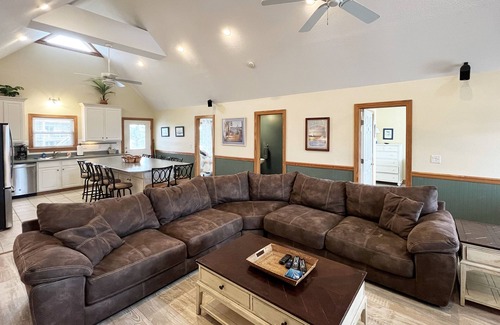 Avon Casa | Canal Front, All One level - 4 Bedroom House, Pool, Large Docks - The Kite Club