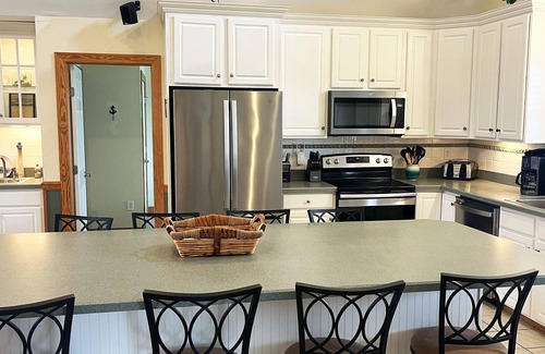 Avon Casa | Canal Front, All One level - 4 Bedroom House, Pool, Large Docks - The Kite Club