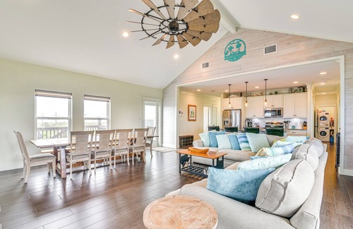 Port Bolivar Casa | Canal-Front Coastal Getaway in Gilchrist w/ Deck