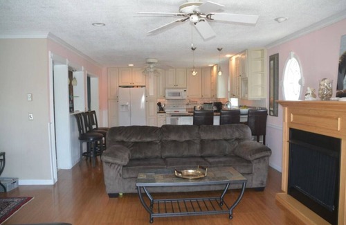 Ocean Pines Casa | CANAL FRONT - GREAT VIEWS - 5 BDRM, 3&1/2 BATHS, 2 KINGS, GOLF, RELAX...