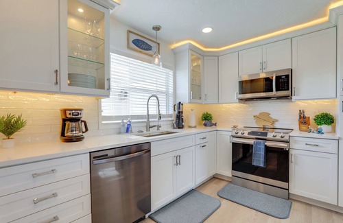 Bay Colony Casa | Canal-Front Haven: Pool, Dock & Lanai in Palmetto